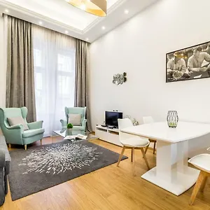  Appartement Hello Downtown - Movie